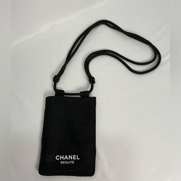 Chanel Beauté Black passport/phone holder Crossbody Pouch/bag - Picture 9 of 10